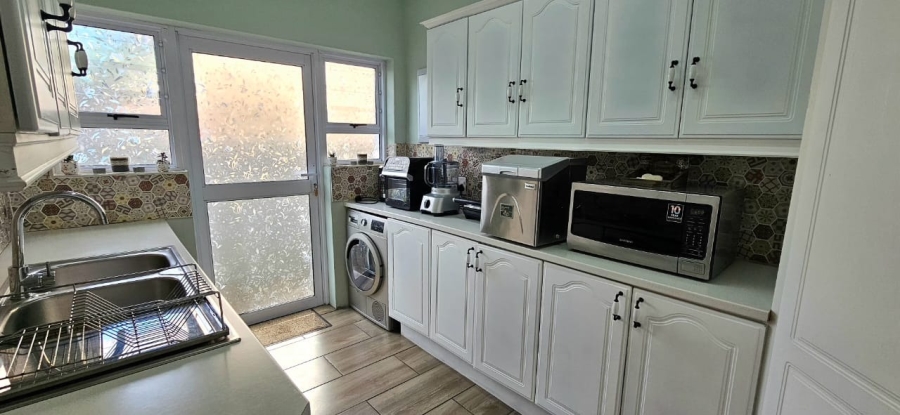 5 Bedroom Property for Sale in Kleinbaai Western Cape
